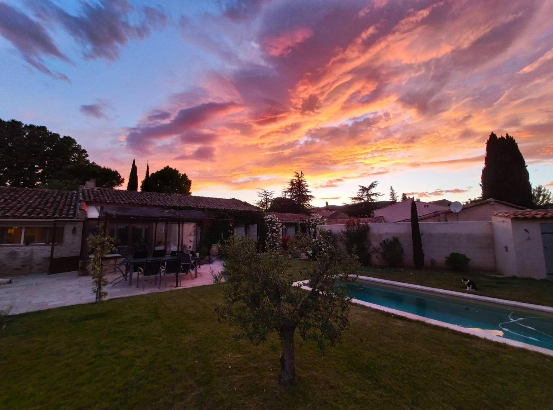 Le Chat Sur Le Toit Lourmarin Exteriör bild
