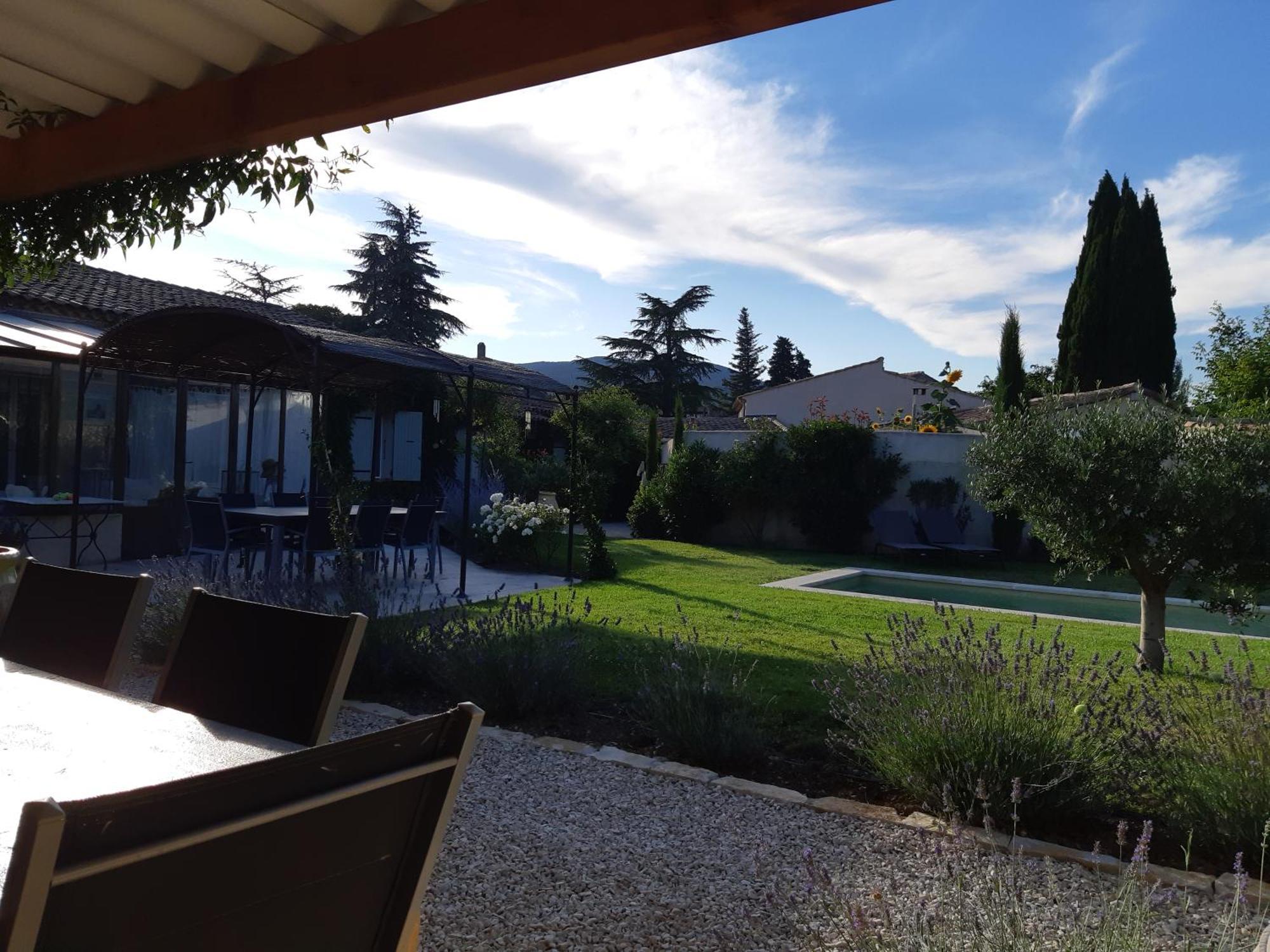 Le Chat Sur Le Toit Lourmarin Exteriör bild