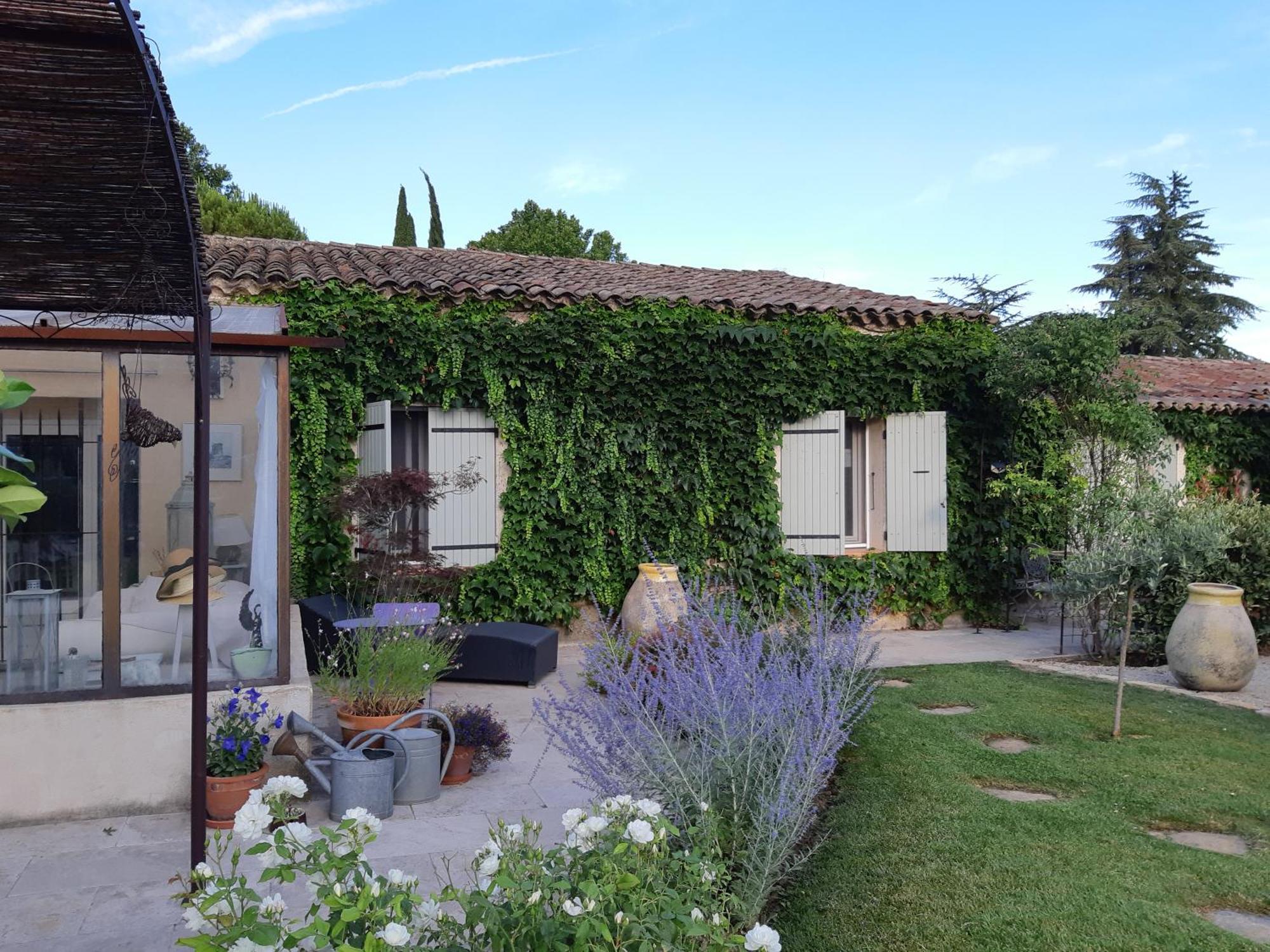 Le Chat Sur Le Toit Lourmarin Exteriör bild